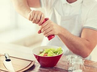 Ao comer bem, um homem restaurará a potência